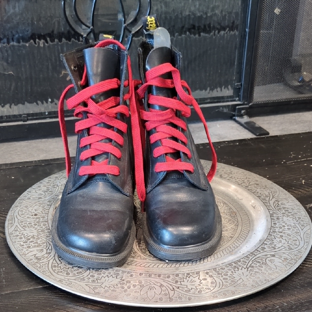Dr. Martens Style 9246 Vintage Black Boot W 8.5/ M 7